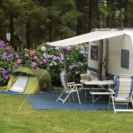& Pods At Colliford Tavern *